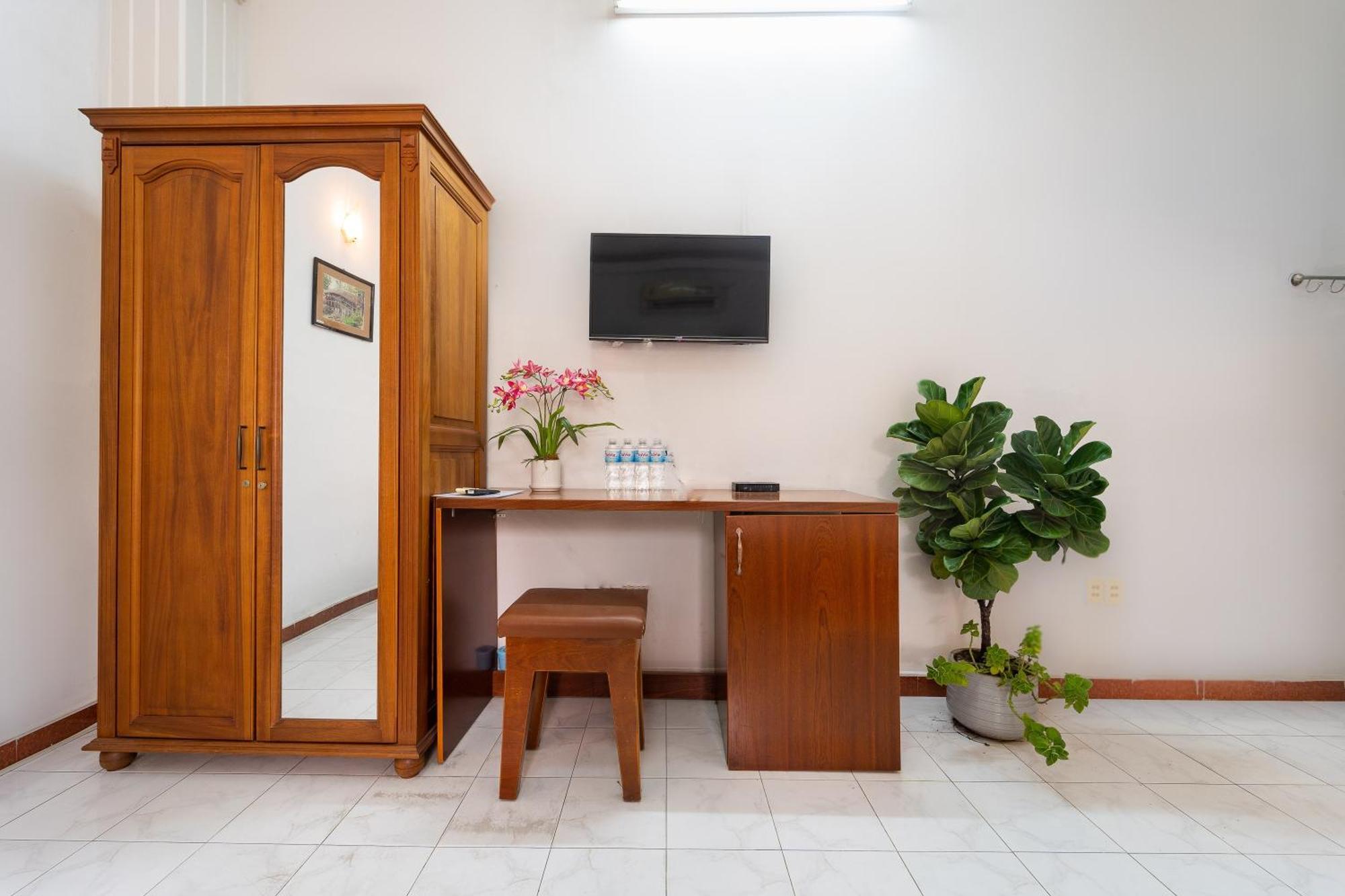 Collection O Madam Cuc Hotel Хошимин Екстериор снимка